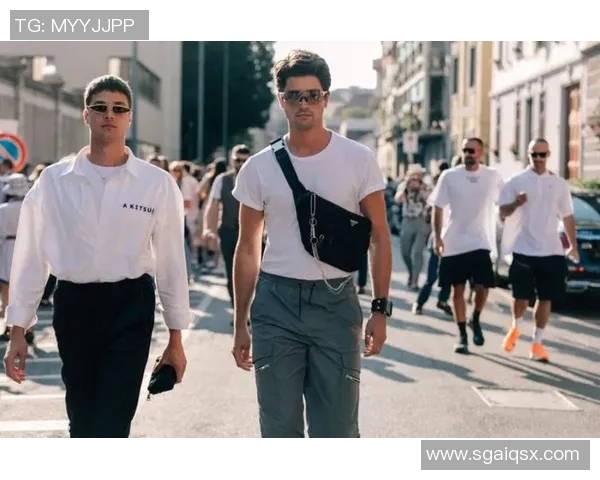 儿童足球明星卫衣助力小球员梦想成真展现运动风采与个性魅力